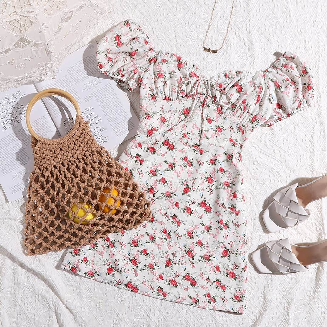 SHEINのインスタグラム：「Ready for spring 💐☁  Shop Item #: 1232160, 1961369  #SHEINOOTD #SHEINstyle #SHEINSS21 #florals」