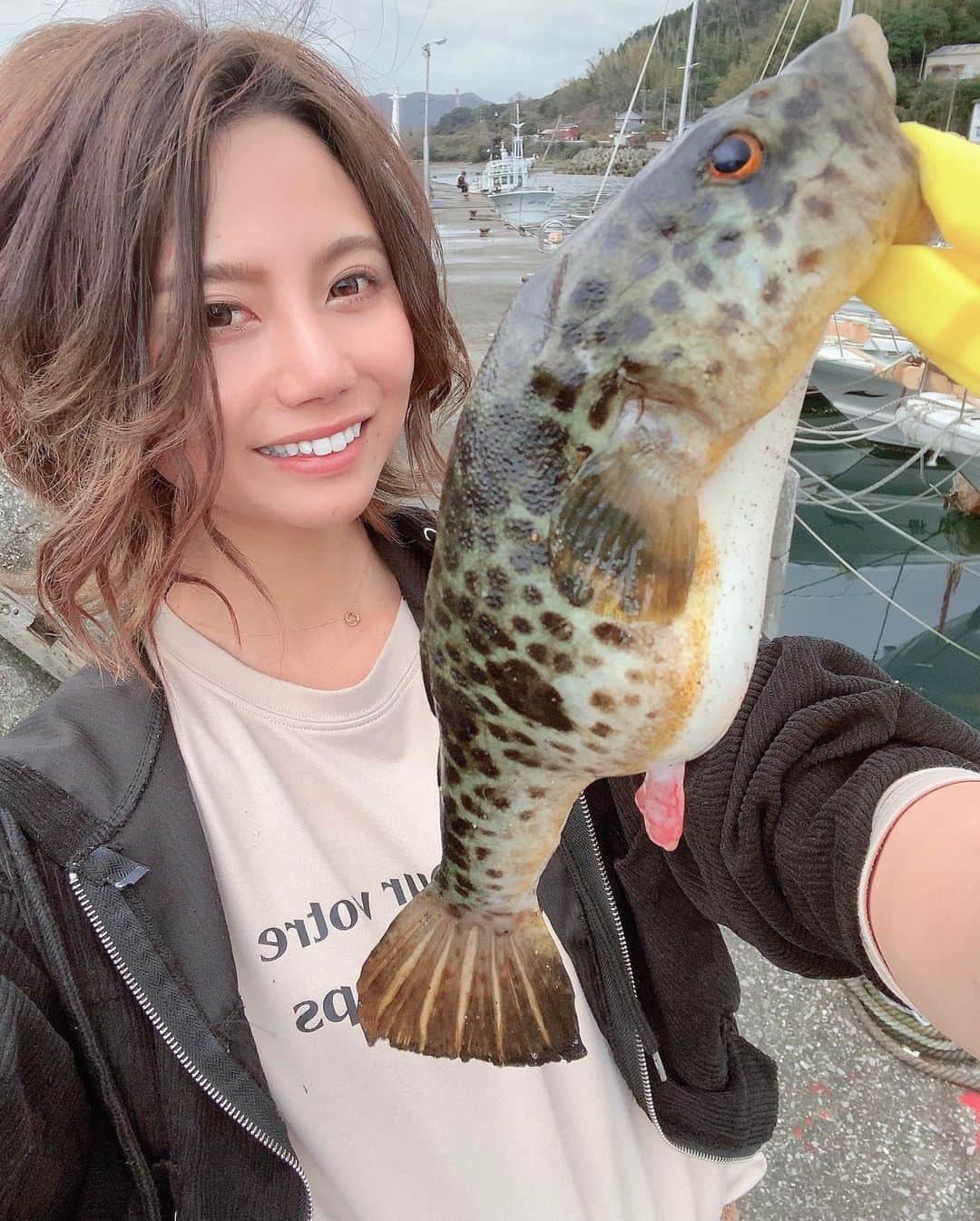 KANAさんのインスタグラム写真 - (KANAInstagram)「今日は朝から携帯放置でずーっと釣りしてた🎣まずはサビキでアジを釣りましょう笑笑笑 めっちゃ大変やった笑笑 ちっさなフグやアラカブたちもたっくさん釣れたよ💓 狙って釣れた 25センチくらいあるフグ🐡ちょっと嬉しかった💓 本命のカンチャンも大量〜💓 まぢ今日は最高でした♪ #釣り #釣り好きな人と繋がりたい #釣り人 #アラカブ #フグ #コブダイ #たんこぶゲーム #大分県 #防波堤 #ショア #どんなもんぢゃーーーい #thesea」2月28日 22時16分 - k.kana_3sea