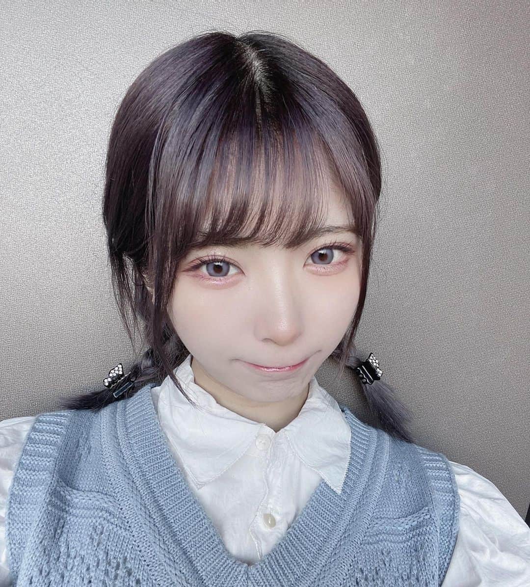 パン・ルナリーフィのインスタグラム：「ちょっとお知らせ @dot_kom_official と @peeps.mag のコラボイベントに出演させていただきます🧚 コラボアイテムも販売させていただいたり色々やる予定なので皆さん是非お越しください……！久しぶりに会えるの楽しみ！ 場所は新宿ルミネエスト6F .KOM 3月26日から4月4日までのどこかで店頭にもたちます、日時は改めて告知するので楽しみに待っていただけたらうれしいです！」