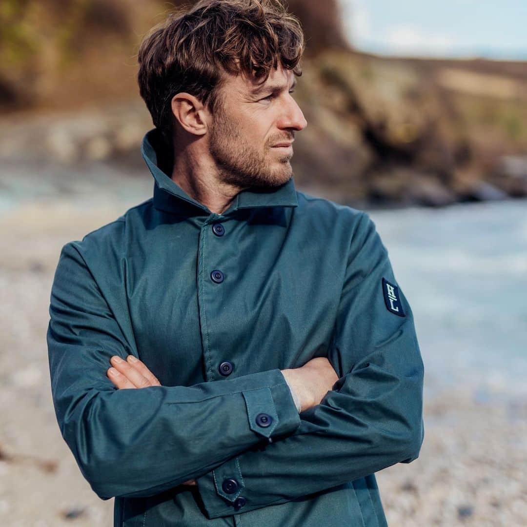 ヘンリロイドさんのインスタグラム写真 - (ヘンリロイドInstagram)「New arrival - Made in our own European factory, the Windward coat is timeless in its design and features a smart buttoned down front and unique chunky HL snap closures and collar with a wax finish. Now available online at henrilloyd.com #spring #coat #henrilloyd」2月28日 22時24分 - henrilloyd_