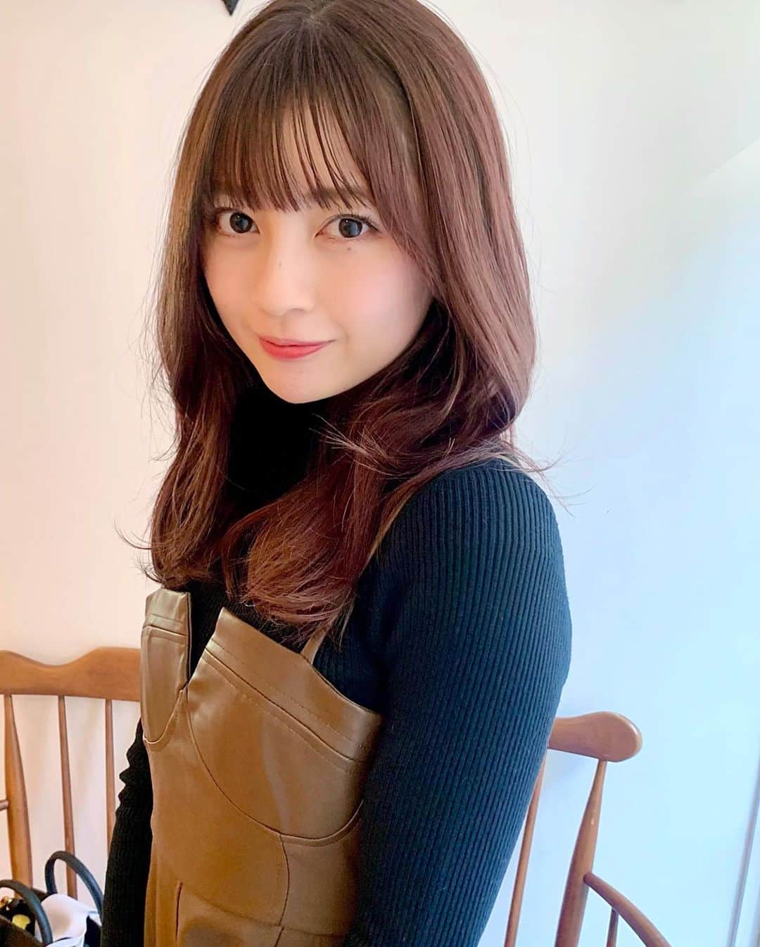 廣川奈々聖さんのインスタグラム写真 - (廣川奈々聖Instagram)「グレージュカラーになりました🌿❤︎﻿ ﻿ ずっとピンクだったから﻿ 久しぶりのカラーチェンジ、、！﻿ ﻿ ﻿ 赤みを抑えるために、グリーンとかを混ぜてもらいながら落ち着きのある感じに🕊♡本当にかわいい……！﻿ ﻿ ﻿ ﻿@garland_haruna 有難うございます！  ﻿ ﻿ ﻿ #ヘアカラー#グレージュ#グレージュカラー#ココアブラウン#巻き髪」2月28日 22時25分 - nanaseven7_u_u