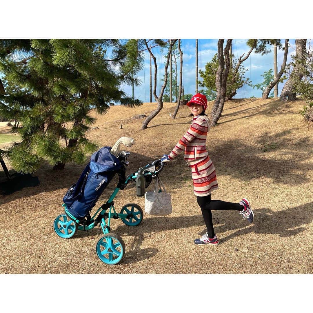 VANRIのインスタグラム：「* Goodbye February! Hope you have a wonderful March♪  行く予定だったゴルフコースが 雪でクローズしてしまったため 急遽とれたのが全部セルフのハーフコース😂 ハプニングがあっても良き１日でしたたた☺︎  明日からまた笑顔でファイティンです✨」