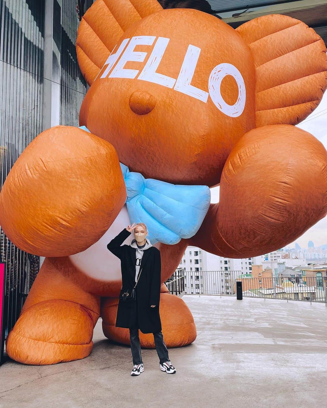 ステファニー・ミチョヴァのインスタグラム：「이태원에 가려고한 진짜 이유 ㅋㅋ 미안해요 성빈오빠 🙈😅😍 True reason I wanted to go to Iteawon today 🥰 #guccixkai #kaixgucci #구찌」