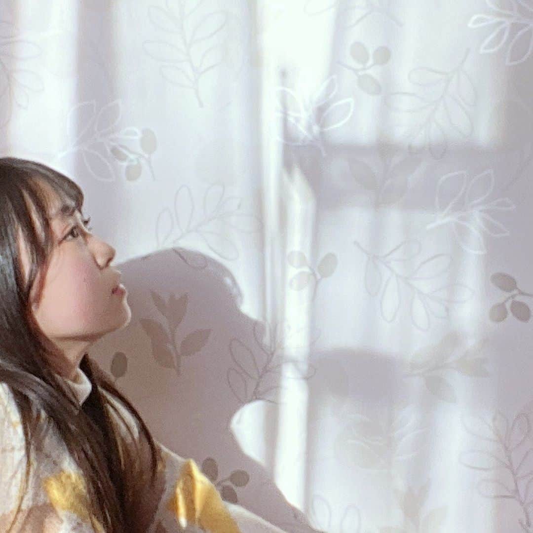 新井美羽のインスタグラム：「. 最近少しずつ暖かくなってきました☀ もうすぐ綺麗な桜を見れるのが楽しみです🌸  #新井美羽 #トップコート」