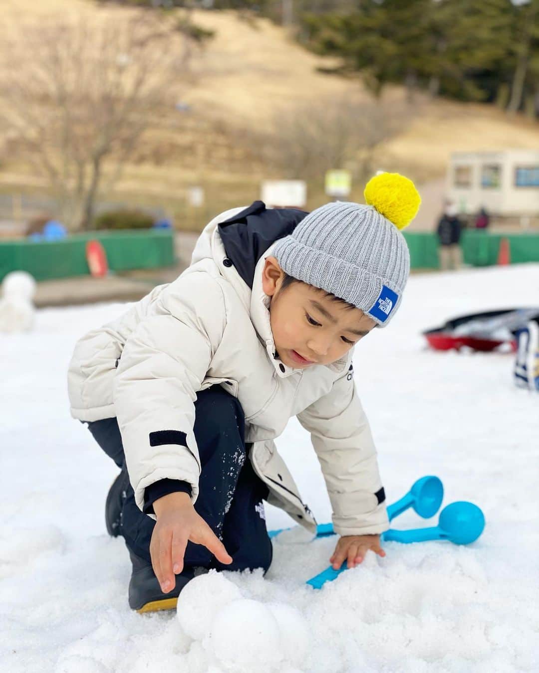 奥田順子さんのインスタグラム写真 - (奥田順子Instagram)「スノーパークでそり滑り⛄️ #六甲スノーパーク #六甲山#スノーパーク#snowpeak #４歳男の子」2月28日 22時47分 - okuda_junko