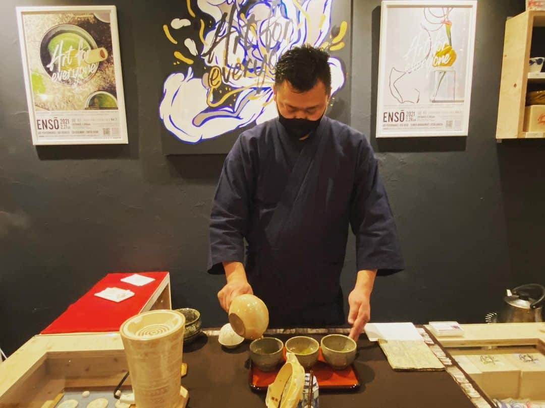 前川由希子さんのインスタグラム写真 - (前川由希子Instagram)「アートイベント【圓相（ENSO）】  福岡＆東京のアーティスト・華道家・茶道家のコラボを 見るだけじゃなく、触ったり飲んだり、体験できる 美味しく楽しく贅沢な時間✨ 4種のお茶とお菓子のペアリング、 アートパフォーマンス、 アーティストの皆さんとの会話を楽しんでるうちに、 あっという間に数時間。 時間を忘れるくらい刺激的で、余韻がすごい。。  #圓相  #ensō  #展示会  #アートイベント  #アートパフォーマンス  #ライブアート  #アート  #art  #アーティスト  #artist  #ティーペアリング  #八女茶  #抹茶  #有田焼」2月28日 22時56分 - maekawa.yukiko