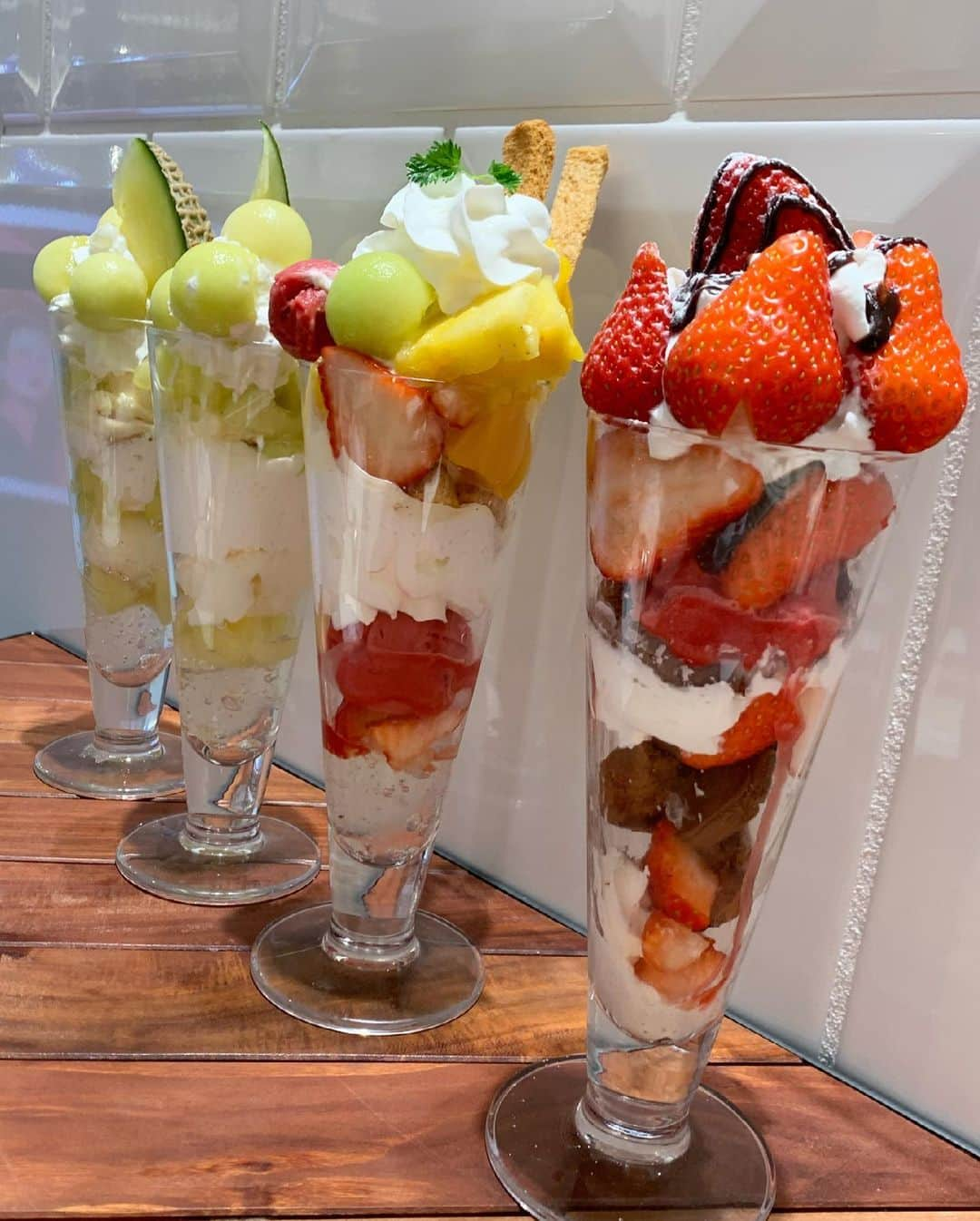 望月ひかりさんのインスタグラム写真 - (望月ひかりInstagram)「大阪幸せでした✨見て〜！パフェ！🍓🍈🍊🍍🍨😋  バニラアイスも中に入ってて、下のゼリーまで全部、とーーっても美味しかった✨  心斎橋のパルコB1Fの#マルトメザジューサリー さんです♪  #大阪 #大阪グルメ #心斎橋 #パフェ #フルーツパフェ #アイドル #地下アイドル #モデル #idol #model #sweet #心斎橋グルメ #love #fruit #彼女感 #乃木坂46 #デート #清楚 #スイーツ女子 #food #followforfollowback #fff #cute #彼女 #instagood #instalike #beauty #黒髪ボブ #ボブ」2月28日 22時51分 - hikaringo_mochizuki