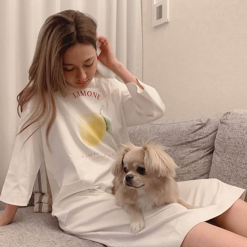 想乃のインスタグラム：「🍋 もう少し暖かくなったら たくさん着る予定のNarueのルームウェア💛 生地がしっかりしてて着心地も良い⛅️ タグ付けしてるよ🏷 春が楽しみ🌼 . ちなみにNarueのランジェリーもかわいいのよ🔅 @narueinnerwear  ちぇき🧚🏻‍♀️  #narue #ルームウェア #pr」