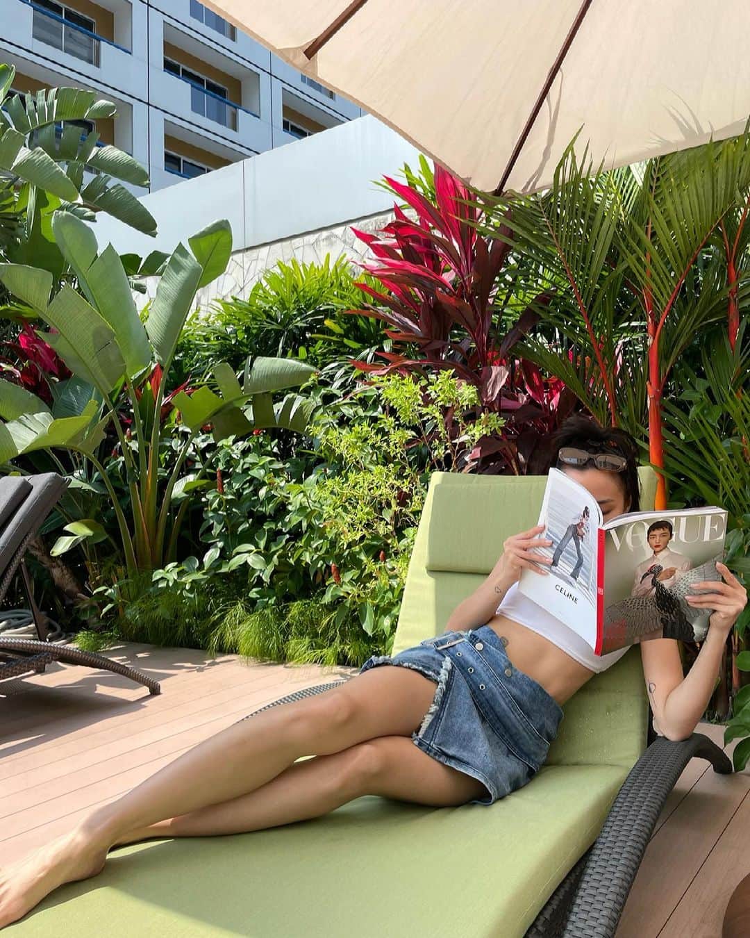 のインスタグラム：「WHAT A WEEKEND. Can’t wait to fill you in on how I designed my own staycation with @fairmontsingapore!! It was a balanced mix of rest and fun 😛 You can totally win your dream staycay with them too and I got the deets up tomorrow!   Meantime, rest up and have a kickass week ahead ♥️」