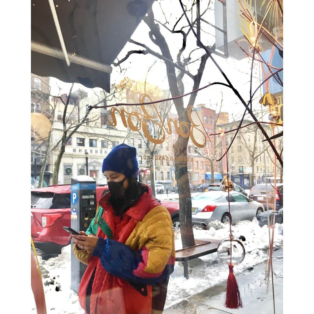 金原杏奈さんのインスタグラム写真 - (金原杏奈Instagram)「: キャンディーショップ @bonbonnyc_ で 毎週日曜日だけホットドッグが販売されます🌭 行ったら売り切れてたりして 食べられたのは１度だけ🥲大人気！ ・ #nyc #newyork #bonboncandy  #hotdog #ニューヨーク #ホットドッグ」2月28日 23時03分 - annakanehara