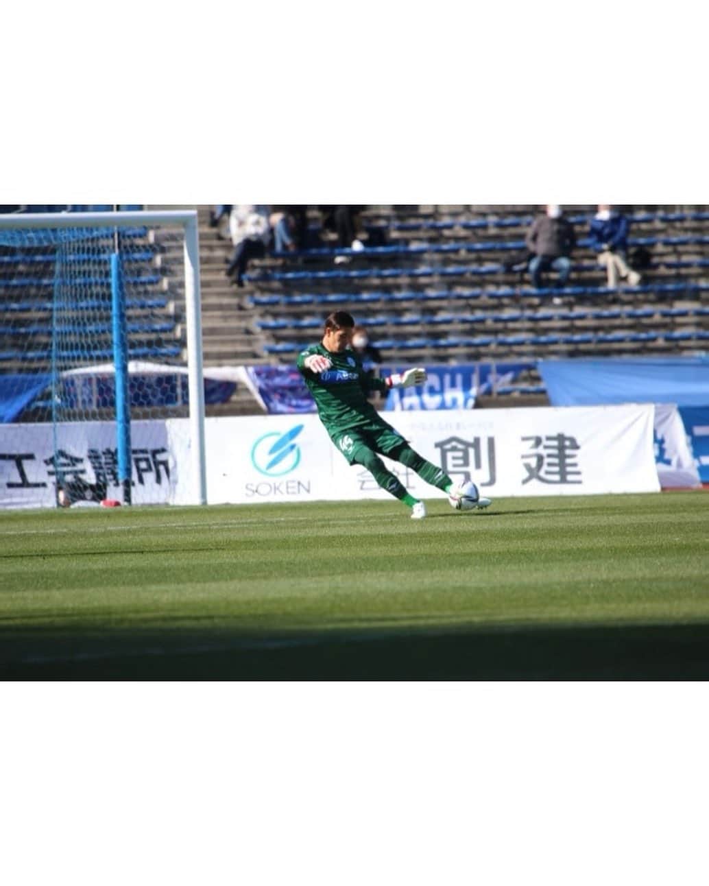 藤嶋栄介さんのインスタグラム写真 - (藤嶋栄介Instagram)「2021シーズンが開幕しました。 本当に申し訳ない。 勝ち点3を1にしてしまいました。 しっかり反省して、次こそは勝利を掴み取れるように頑張ります。  #2021シーズン #開幕 #ドロー #町田ゼルビア #申し訳ない #反省 #次は勝つ」2月28日 23時14分 - e.fujishima_official