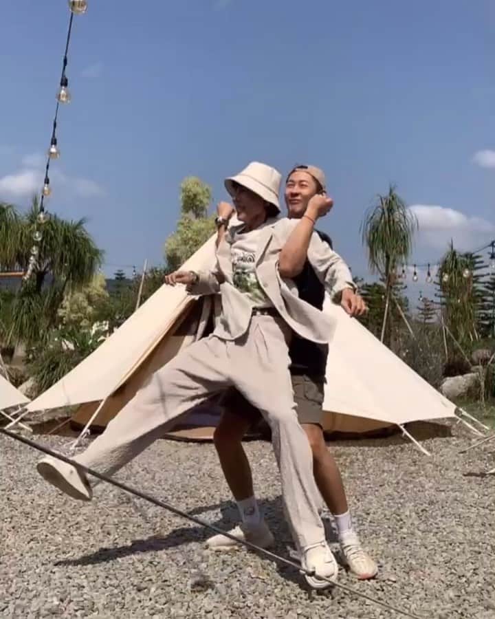 林東進のインスタグラム：「要活就要動阿🏕️ 但總覺得有一天會被甩出去」