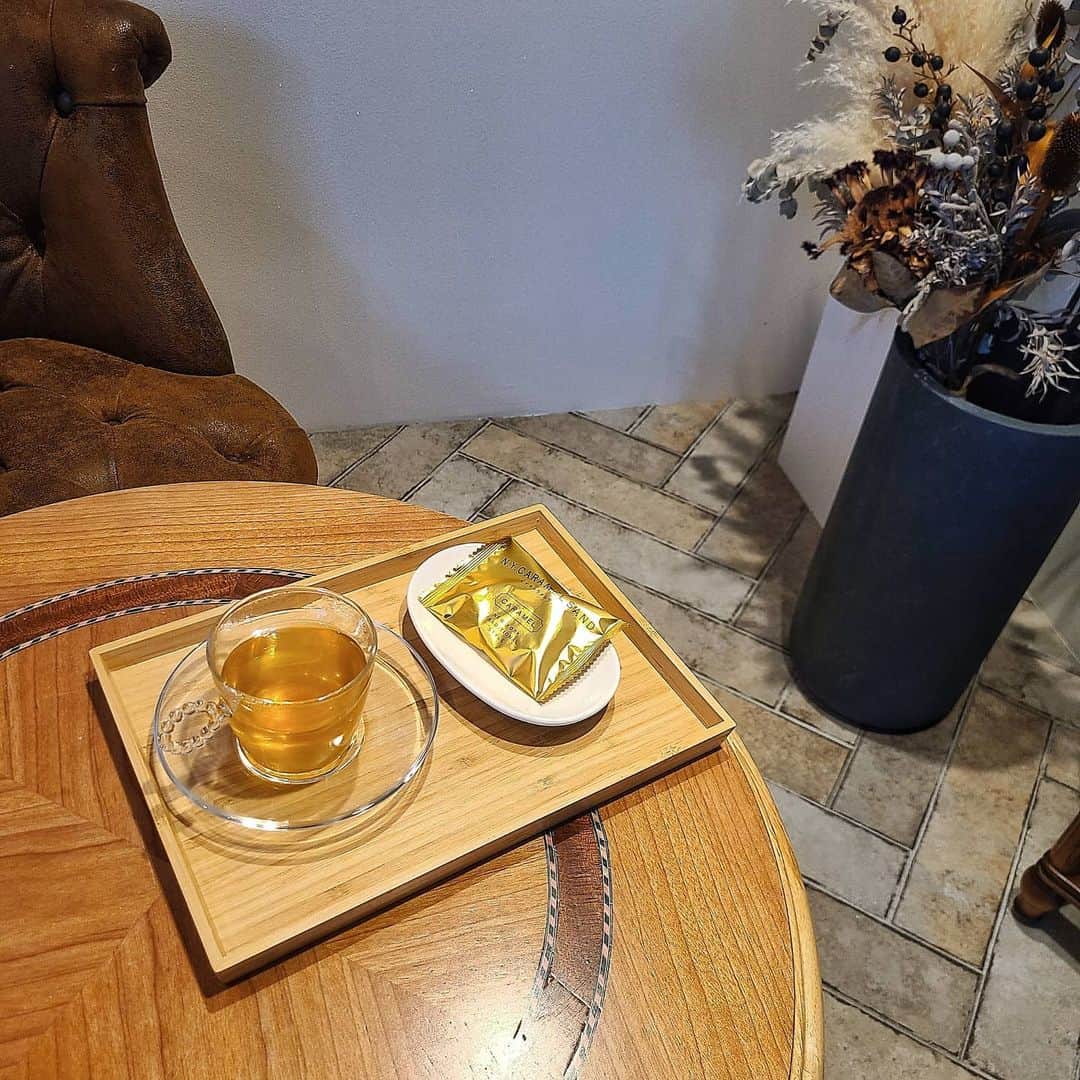 Lisaさんのインスタグラム写真 - (LisaInstagram)「. 美味しいお茶とお菓子でした🤤💐 . #お茶#お菓子#幸せ」2月28日 23時22分 - lisarobintweety