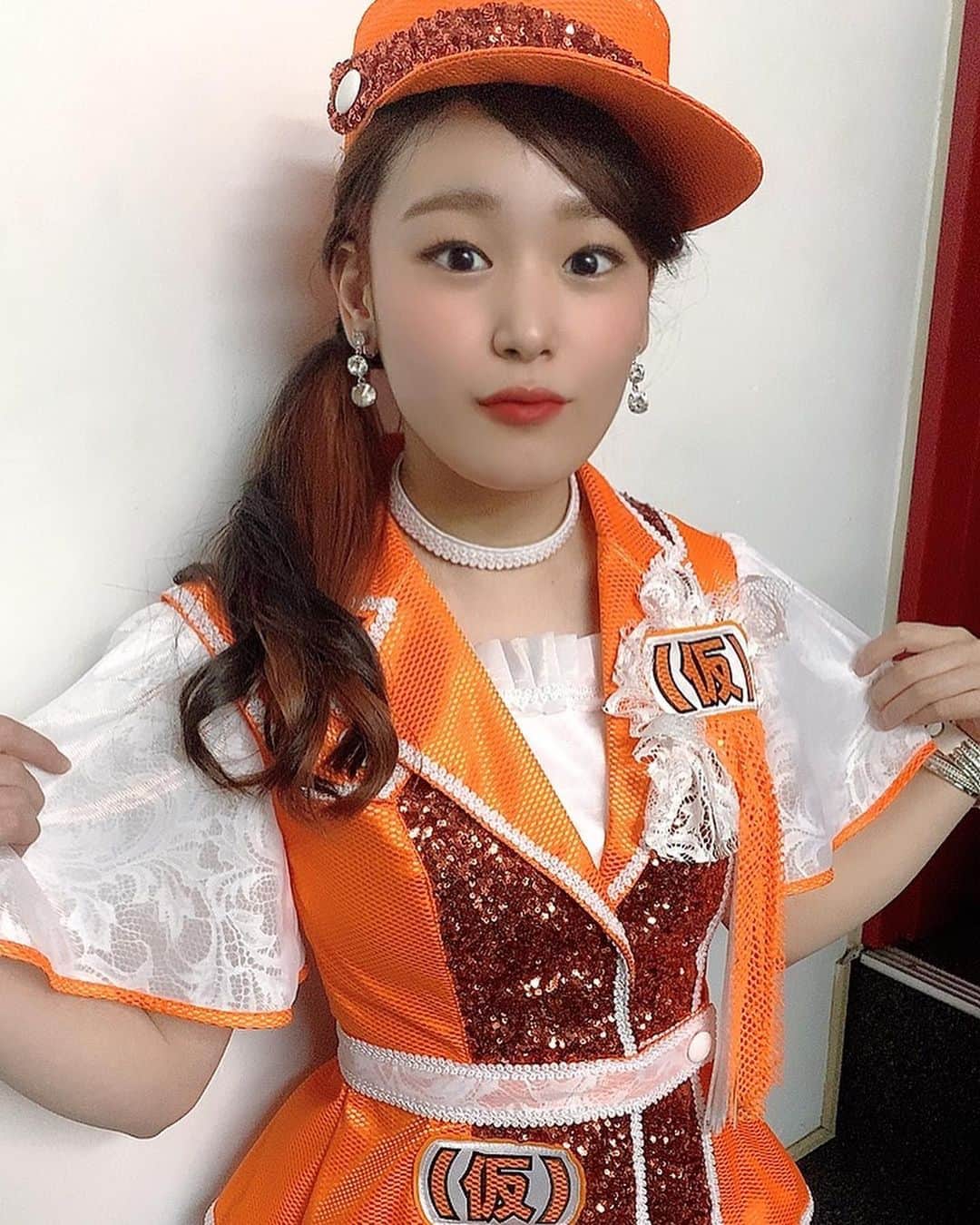 のインスタグラム：「アプガ　2月28日初単独ライブお披露目 新衣装  #アプガ　#アイドル　#オレンジ担当 #新衣装　#プリキュア　みたい！ #鼓笛隊　？！」