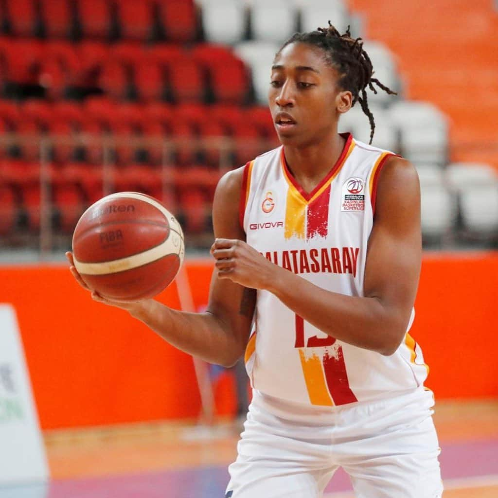 ガラタサライSKさんのインスタグラム写真 - (ガラタサライSKInstagram)「📸 🏀 Galatasaray Kadın Basketbol Takımımızın, Herbalife Nutrition Basketbol Süper Ligi’nin 22. Haftası'nda İzmit Belediyespor'u 89-54 yendiği maçtan kareler #SarayınSultanları 👑 🟡🔴」2月28日 23時21分 - galatasaray