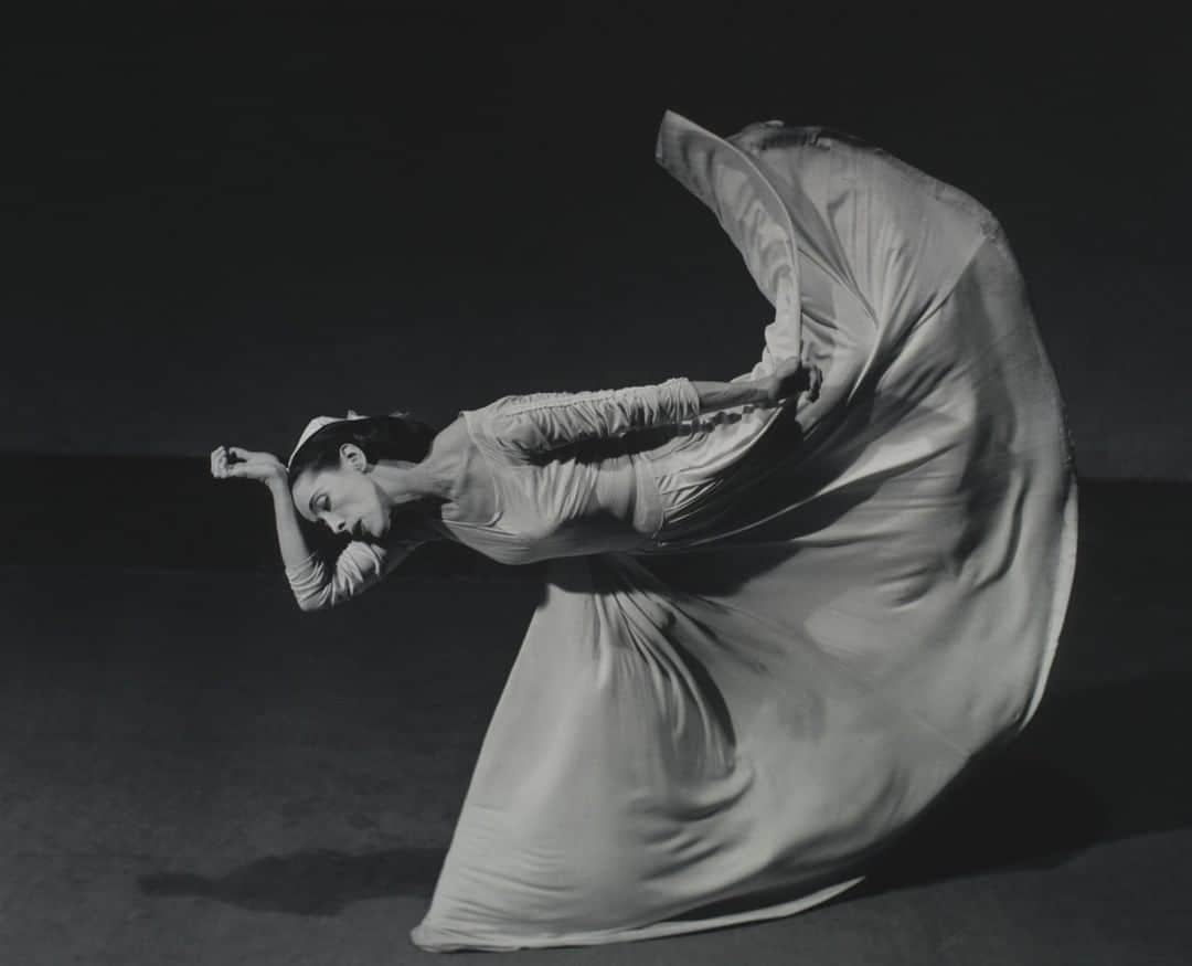 ニューヨーク近代美術館のインスタグラム：「“No artist is ahead of his time. He is his time, it’s just that others are behind the times.” — Martha Graham #SundayInspiration  📸 Barbara Morgan. "Martha Graham, 'Letter to the World.'" 1940. Gelatin silver print  #MoMACollection #BarbaraMorgan #MarthaGraham @marthagrahamdance」