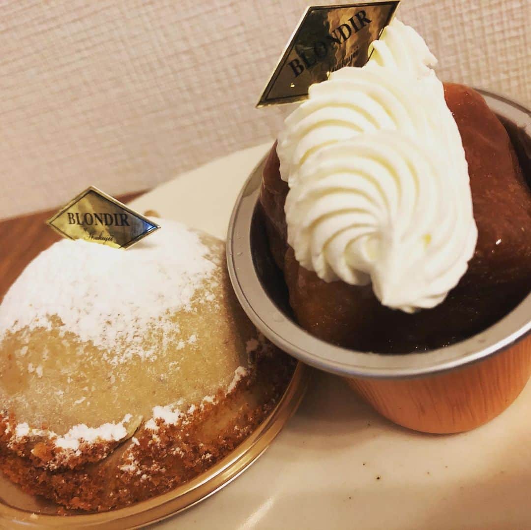 ミズノマリさんのインスタグラム写真 - (ミズノマリInstagram)「深夜にケーキ2個🧁 美味しいから罪悪感ゼロ✌️  #ババ  #ラム酒漬け  #モンブラン  #栗好き」2月28日 23時25分 - mari_mizuno