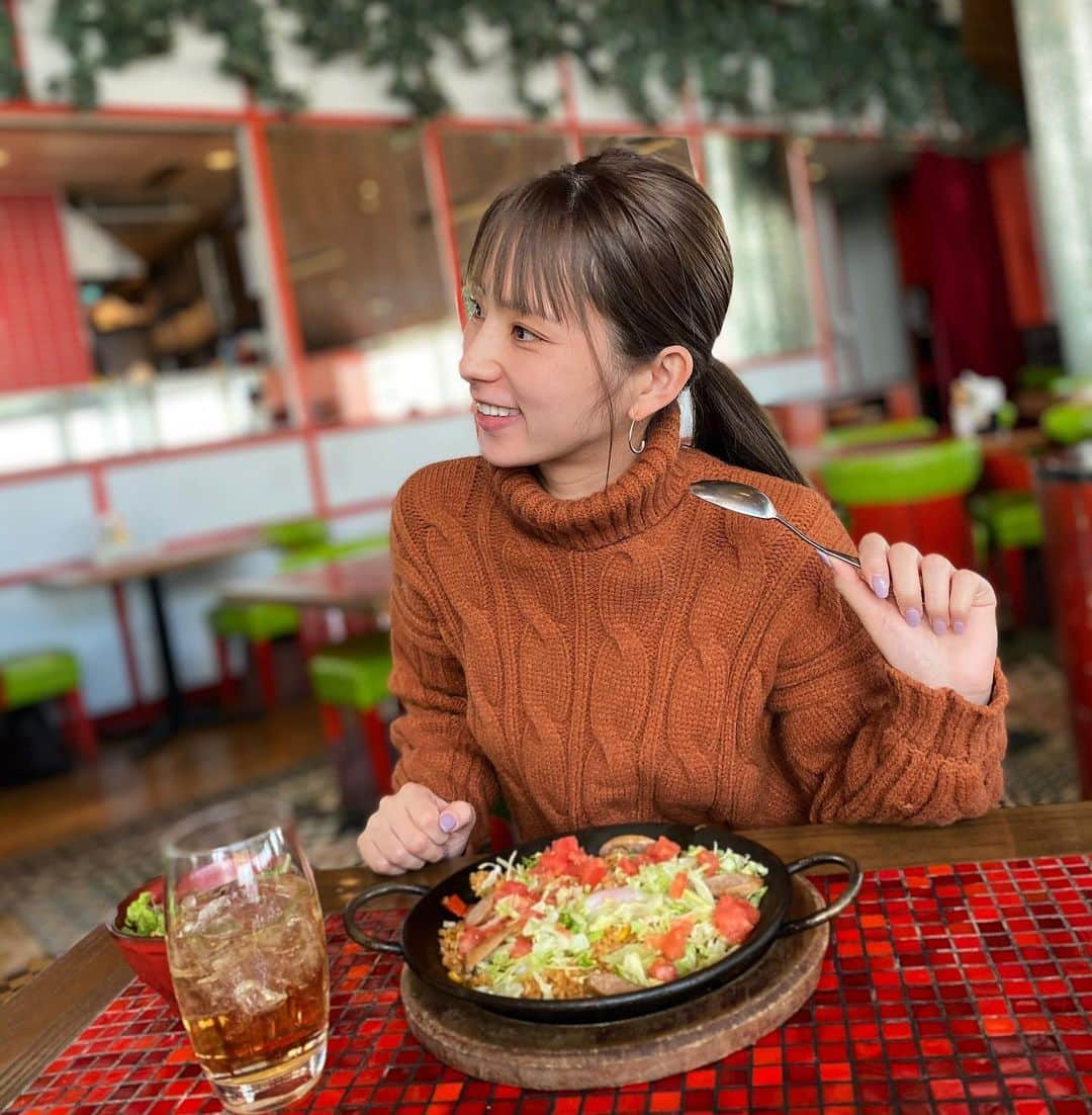 前田ゆうのインスタグラム：「2月もおわりだね^ ^ 3月はやっとライブができることもきまってワクワクがとまりませぬ🥰 みんなたのしみにしててね？😚  しかしめちゃくちゃ花粉症なんだけどみんなは平気ー？？ ちゃんは小さい頃から年中花粉症だからなれっこなんだけどやっぱ目も痒いしムズムズしますよね🙂🙂🙂🤣  しかしね目とかかゆいときは冷やすと和らぐよ〜😇あとは帰宅したらそのままお風呂へレッツゴー🛀したら花粉を部屋にはいるのをへらせるよん☝️😃  あとはできるだけすっぴんで過ごしてる肌の負担をへらしてあげるようにしてます🧖‍♀️  みんなで花粉症のりきろーねん💪^ ^  #ポートレート」