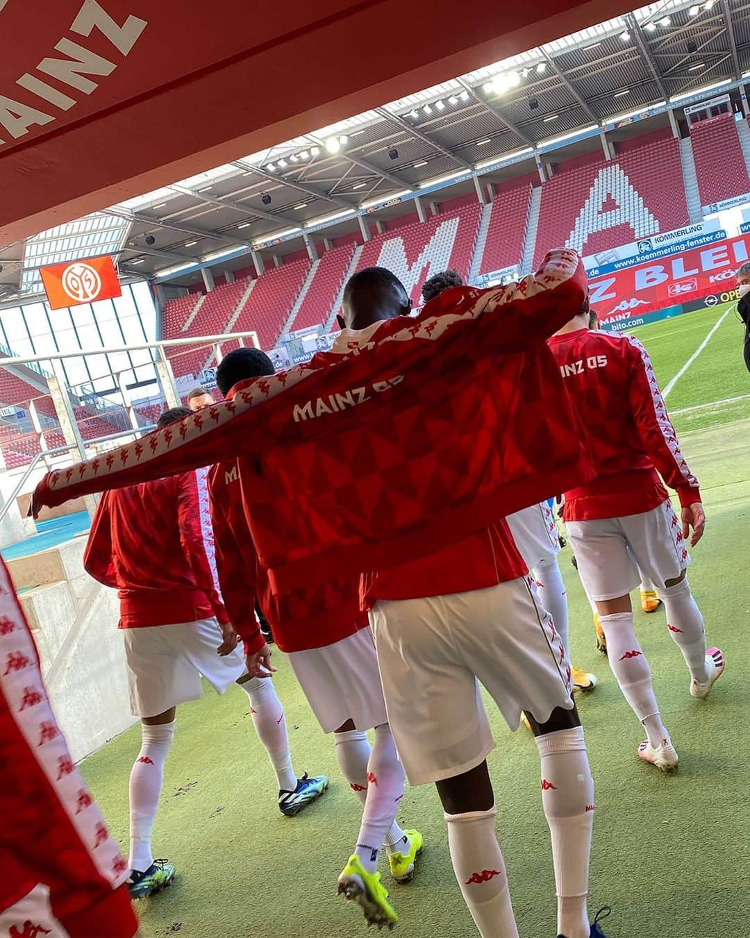 1.FSVマインツ05さんのインスタグラム写真 - (1.FSVマインツ05Instagram)「Los geht’s in der OPEL ARENA! Kämpfen, Männer! 💪💪 #M05FCA #bundesliga」2月28日 23時34分 - 1fsvmainz05