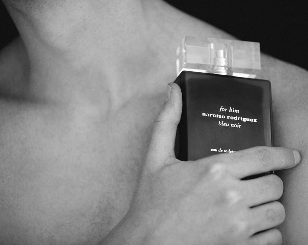 ナルシソロドリゲスさんのインスタグラム写真 - (ナルシソロドリゲスInstagram)「for him bleu noir extrême: modern masculinity.  Photography by @VivaneSassenStudio featuring @RobertoSipos.  #forhim #bleunoirextreme #narcisorodriguezparfums #parfum #fragrance」2月28日 23時48分 - narciso_rodriguez