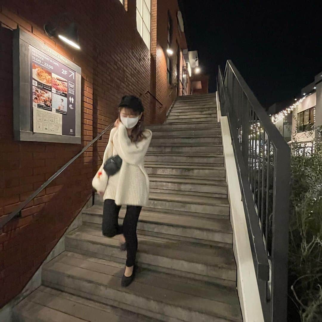 菊池かなこのインスタグラム：「. . . ୨୧┈┈┈┈┈┈┈┈┈┈┈┈┈┈┈┈┈୨୧ #viviancollection #vivian公式アンバサダー#vivianコーデ #zozotown #ゾゾタウン #春ファッション #春コーデ #春靴 #プチプラコーデ #プチプラファッション #プチプラ高見えコーデ #プチプラママコーデ #今日の靴 #靴好きな人と繋がりたい #足元倶楽部 #ぺたんこシューズ#ローファー#メッシュパンプス #フラットパンプス#パンプスコーデ #スクエアトゥパンプス#アラサーコーデ#アラサーファッション」