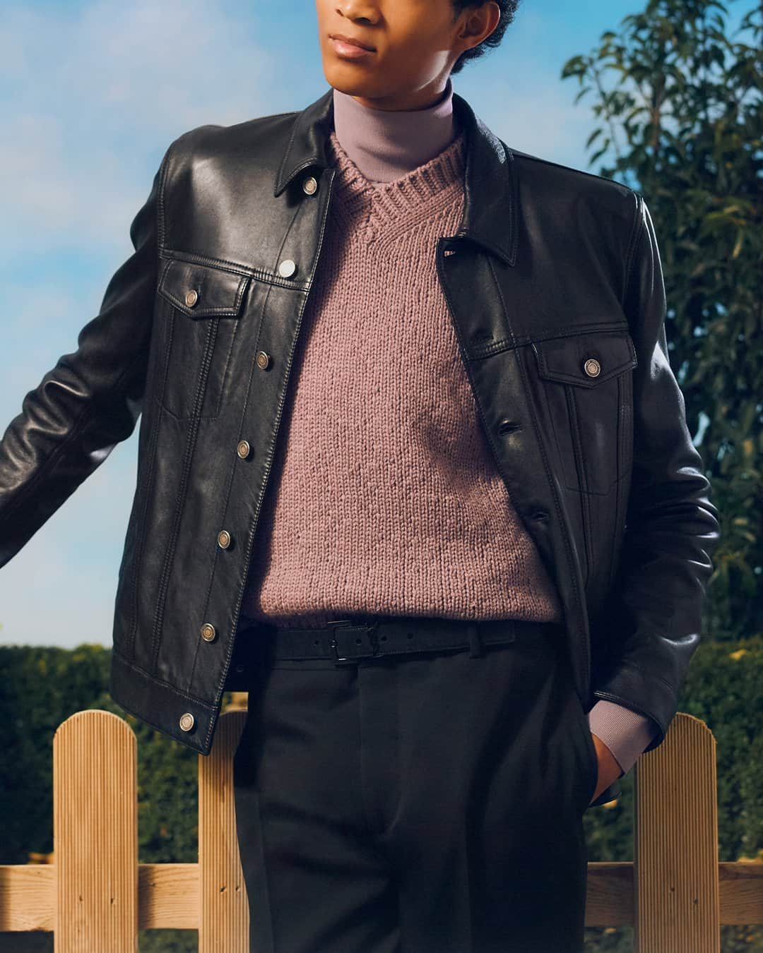 MR PORTERのインスタグラム：「This picture tells the story of classic wardrobe staples given a luxe makeover: the iconic Type 3 trucker jacket, most commonly rendered in denim, is taken to new heights by @ysl, while the sleeveless V-neck sweater vest is reimagined in a mauve-coloured cashmere blend by  Bottega Veneta and worn over a tonally similar rollneck sweater. It’s an outfit that speaks to the moment, which remains very casual and relaxed, while also acknowledging our desire to make that little bit more of an effort. For more fresh spring looks (or to shop this one) head to the link in bio. #MRPORTER  Shop the story: SAINT LAURENT - Metallic Ribbed-Knit Sweater  BOTTEGA VENETA - Slim-Fit Tech-Jersey Rollneck Sweater  BOTTEGA VENETA - Wool and Cashmere-Blend Sweater Vest  ALEXANDER MCQUEEN - Tapered Wool-Barathea Trousers」