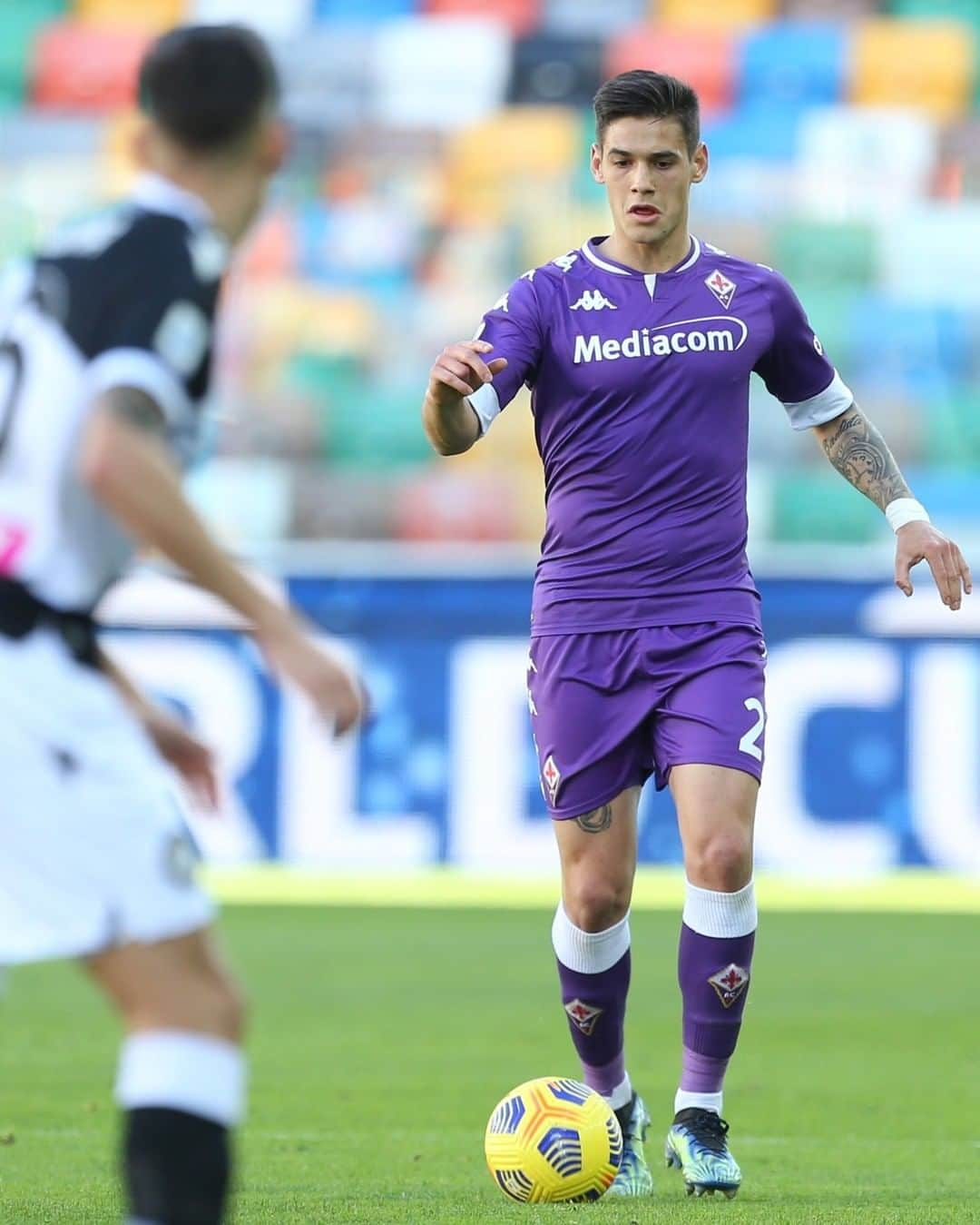 ACFフィオレンティーナさんのインスタグラム写真 - (ACFフィオレンティーナInstagram)「Battle ⚔️  #ForzaViola 💜 #UdineseFiorentina #UDIvFIO #ACFFiorentina #Fiorentina #Castrovilli #Ribery #MartinezQuarta」2月28日 23時53分 - acffiorentina