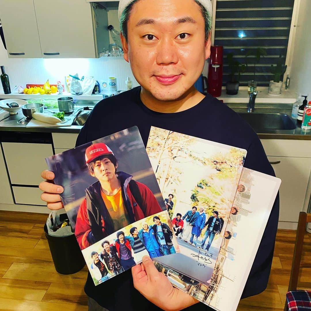 のインスタグラム：「映画「あの頃。」 観ました？ 本当にあぁいう人が居たのはあまり知られてない。  出てた人にサインもらっちった😁 .  #コカドケンタロウ  #松坂桃李  #仲野太賀  #山中崇  #若葉竜也  #芹沢興人  #コカドケンタロウ  #今泉力哉  #QJ  #吉祥寺のビレバンで早番より遅く帰ってた客代表」