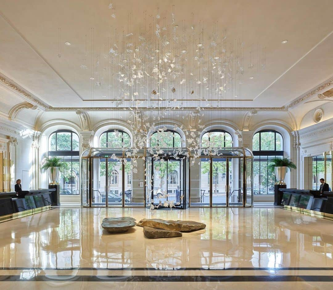 The Peninsula Hotelsさんのインスタグラム写真 - (The Peninsula HotelsInstagram)「Morning light that hits just right. We can’t wait to welcome you to @thepeninsulaparis oh-so-soon.⁣ ⁣ ⁣ ⁣ ⁣ #peninsulahotels #luxuryexperience #fivestarhotel #paris #parishotel #paristravel #luxurytravel #thepeninsulaparis #peninsulaparis」3月1日 0時00分 - peninsulahotels