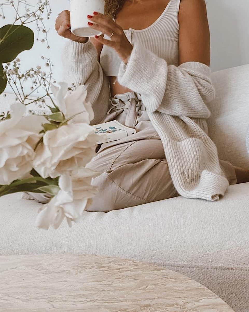 レオナ・ルイスのインスタグラム：「Sunday cozies ☕️」