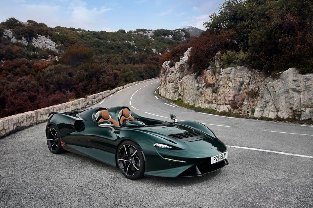 McLaren Automotiveのインスタグラム：「In the new Elva, form follows function more closely than ever. Clean, fluid lines and bold shapes flow together and blur the boundaries between inside and out. Cohesive design that makes a perfectly balanced whole.」