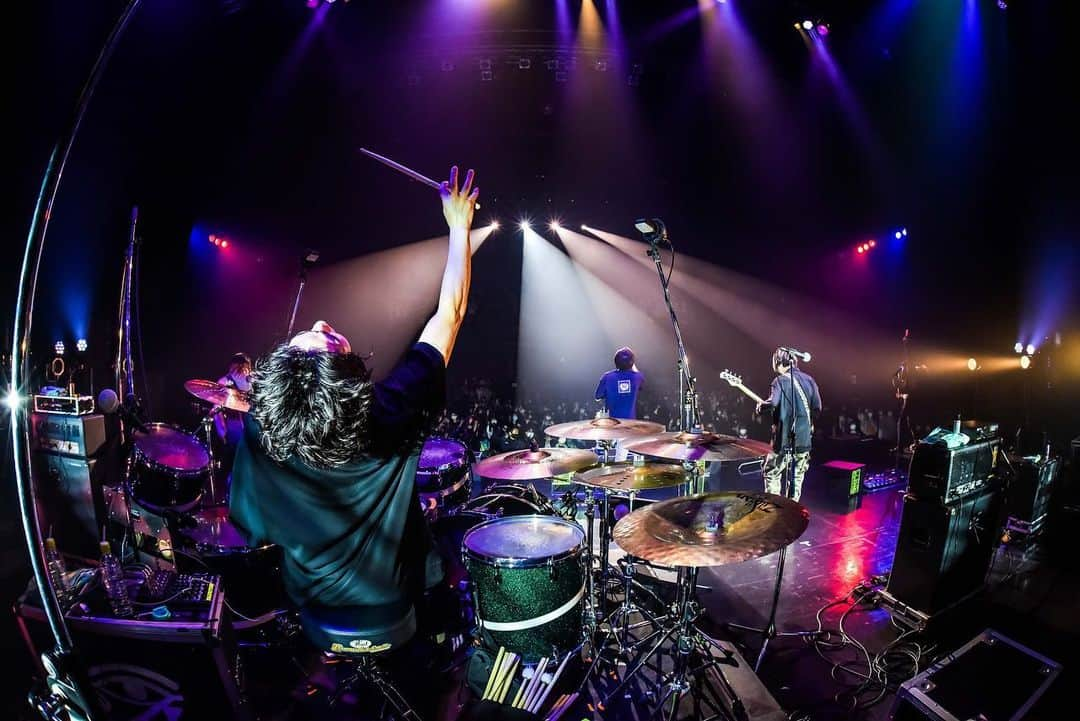 ねぎさんのインスタグラム写真 - (ねぎInstagram)「2021.02.28 Zepp Osaka Bayside 最高のライブでした。 遊びに来てくれた皆さんありがとう。 応援してくれる皆さん、ずっと憧れだったZeppのワンマンステージを叶えてくれて本当にありがとう。  ずっと言いたかった、メジャーファーストフルアルバム"開幕宣言"リリースとその全国ツアー。  リリース日4/28が本当に楽しみ。 全国の皆さんにお会いできるのを本当に楽しみにしております。 是非に。  今回は2部公演だったので10枚たっぷり！！！」3月1日 0時05分 - nb__nd