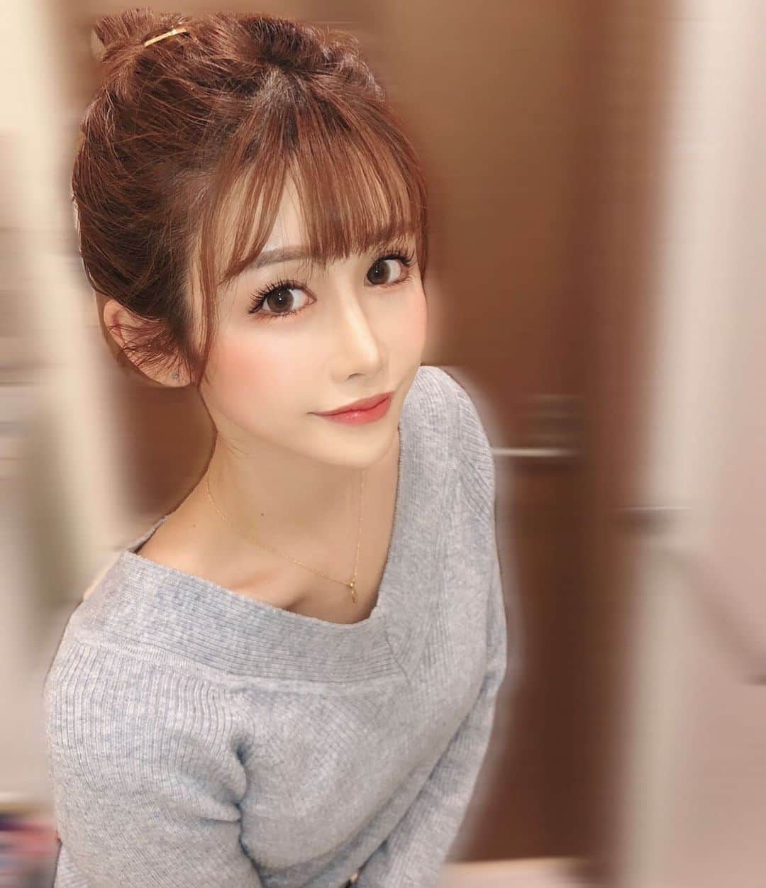 SUMIREのインスタグラム：「最近ボードとお仕事に専念しすぎて 化粧してないからしなきゃなーって 思ってます😔😔😔❤️笑笑 . いや、仕事する時もしっかり化粧しろっ‼︎ って思いますよね🤣🤣🤣 . はい…マスクするからいいだろうとサボってます😅 . ほんとはしたいんだけど マスクしなきゃいけないから 肌荒れ怖くて化粧できない😂悲 . 更新するネタが0です😂 . なので３月は顔面強化月間にします🤩 . #名古屋#栄#錦#アイリスト #マツエク#パリジェンヌ #ラッシュリフト #美容好きな人と繋がりたい #仕事病#楽しい #趣味に没頭#ボード#まつ毛屋さん #マスク女子#すっぴん強化 #可愛い女子と繋がりたい #そこのあなた #私のまつ毛はバインドロックをつけてます #顔面強化月間 #３月の目標 #eyemakeup#koreanmakeup #instagram#love#job#followme #japan_of_insta#japanesegirl」