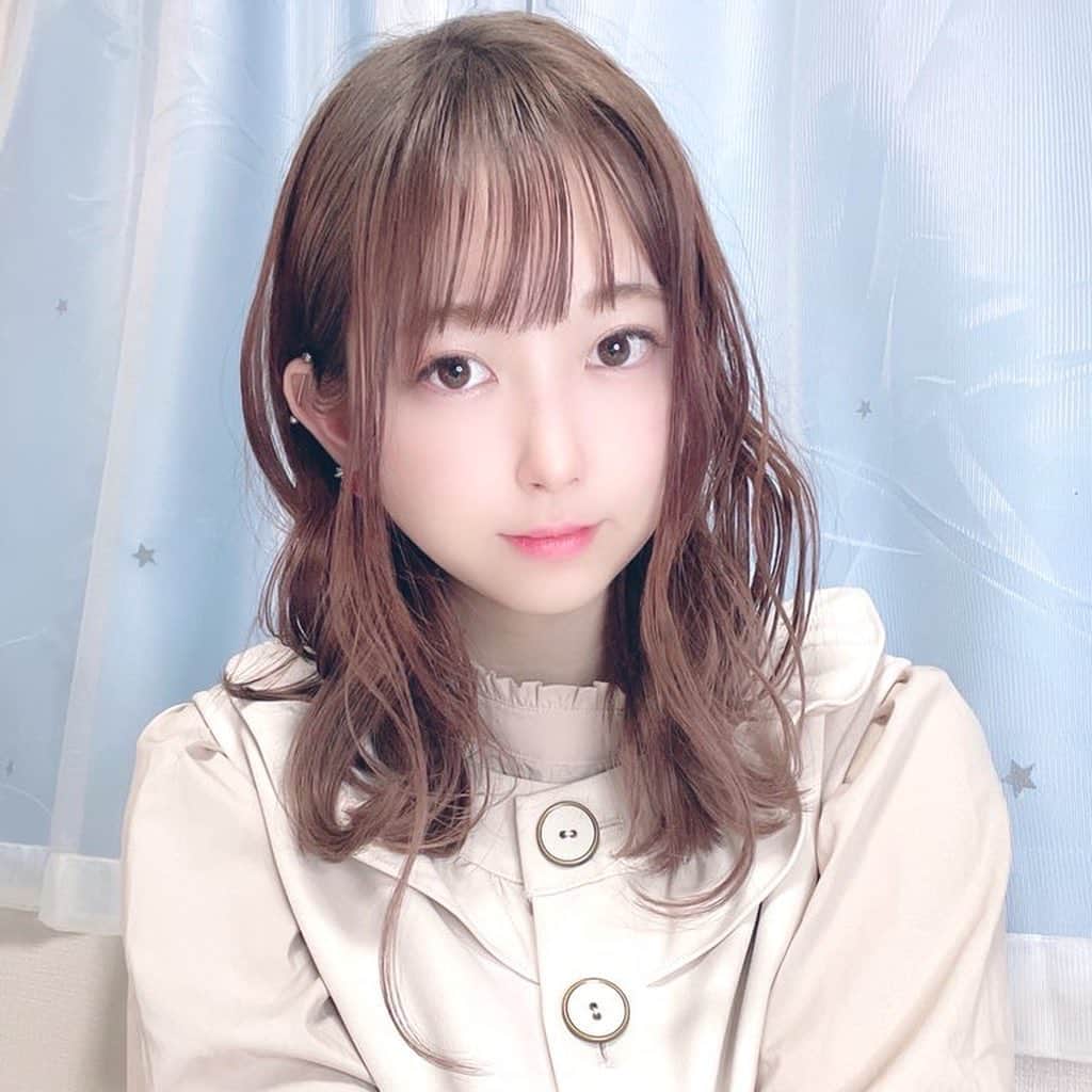 大崎菜々子のインスタグラム：「・ Instagramでのご報告が遅くなりましたが、 #乃木CHARGE カラオケ館PRムービー出演権イベ総合順位3位で特別賞をいただきました👑 ChargeSPOT(@chargespot_jp )投票が2位だったおかげです🙏  本当に応援ありがとうございました！  撮影は3月予定なので楽しみにしていてください😳❤  #乃木チャージ @nogicharge  #乃木坂46 #カラオケ館 #アイドル #love #女子大生  #横浜美少女図鑑 @bishoujozukan_official  #fashiongram #좋아요 #팔로우미 #오오티디  #패션  #패션스타그램 #셀피#셀카 #model #cosplayer #l4l #fashion  #girl  #cute #かわいい#instagood #透明感カラー #ピンクヘアー #ブルベ夏 #色白女子  #makeup #cosmetics」