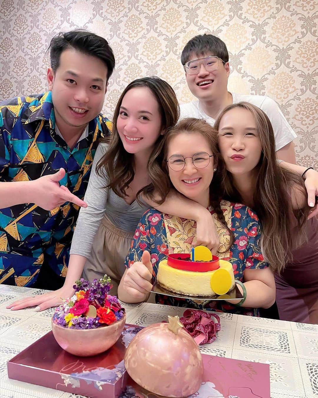 インヤのインスタグラム：「Happy Birthday to @yosukeyuki  รักที่สุดละคนนี่ ❤️」