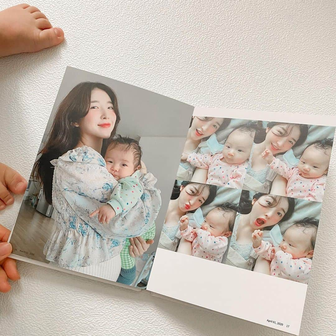 ゆかさんのインスタグラム写真 - (ゆかInstagram)「I made a photo book of our journey 🌷 #photobook . . 思い出をちゃんとカタチにしておきたくて、フォトブック作りました🌷 これからもたまにこうやって写真を手にとるようにしよう🙏 #思い出　#ママライフ  . . 휴대폰속에 머물고 있는 사진들을 손으로 만지고 가끔 같이 보고 이야기도 하고싶어서 이번에 만든 우리 #포토북 😌 나는 디지털 속에서 살고 있지만 여전히 아날로그가 참 좋다  #아들맘 #제주맘 #맘스타그램  . . #아들바보 #추억만들기 #13개월아기 #사진그램 #思い出 #日韓ハーフベビー #ママスタグラム #写真好き #momlife #momstyle #motherandson」3月1日 0時21分 - bjyuka