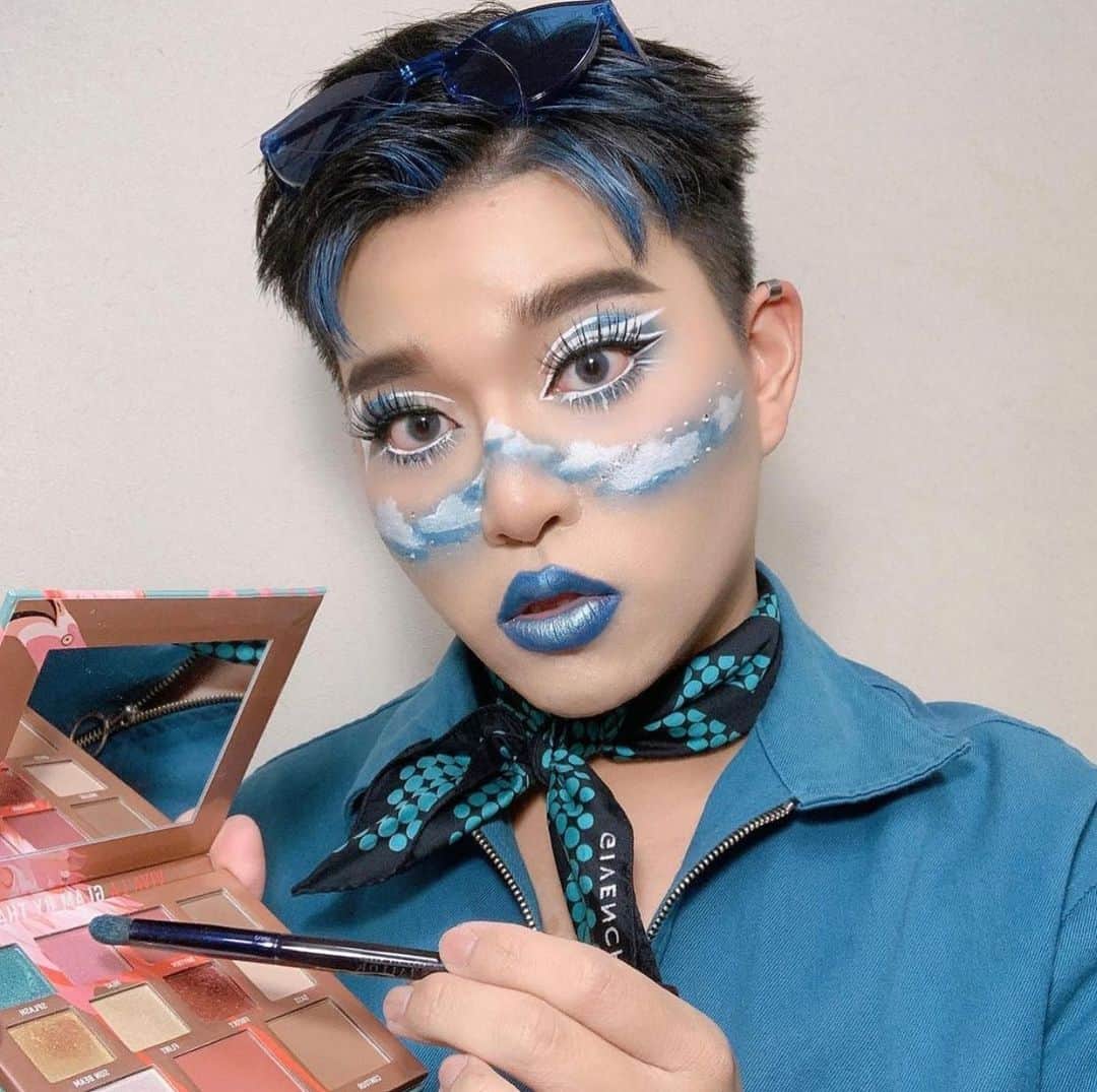Motives Cosmeticsさんのインスタグラム写真 - (Motives CosmeticsInstagram)「Head in the clouds ☁️ @makeupboyeden used the Thalia X Motives VIVA Palette for this dreamy look ✨ How talented is he?! You can do so much with this palette. Shop all Thalia X Motives at the link in bio. 🖤」3月1日 0時21分 - motivescosmetics