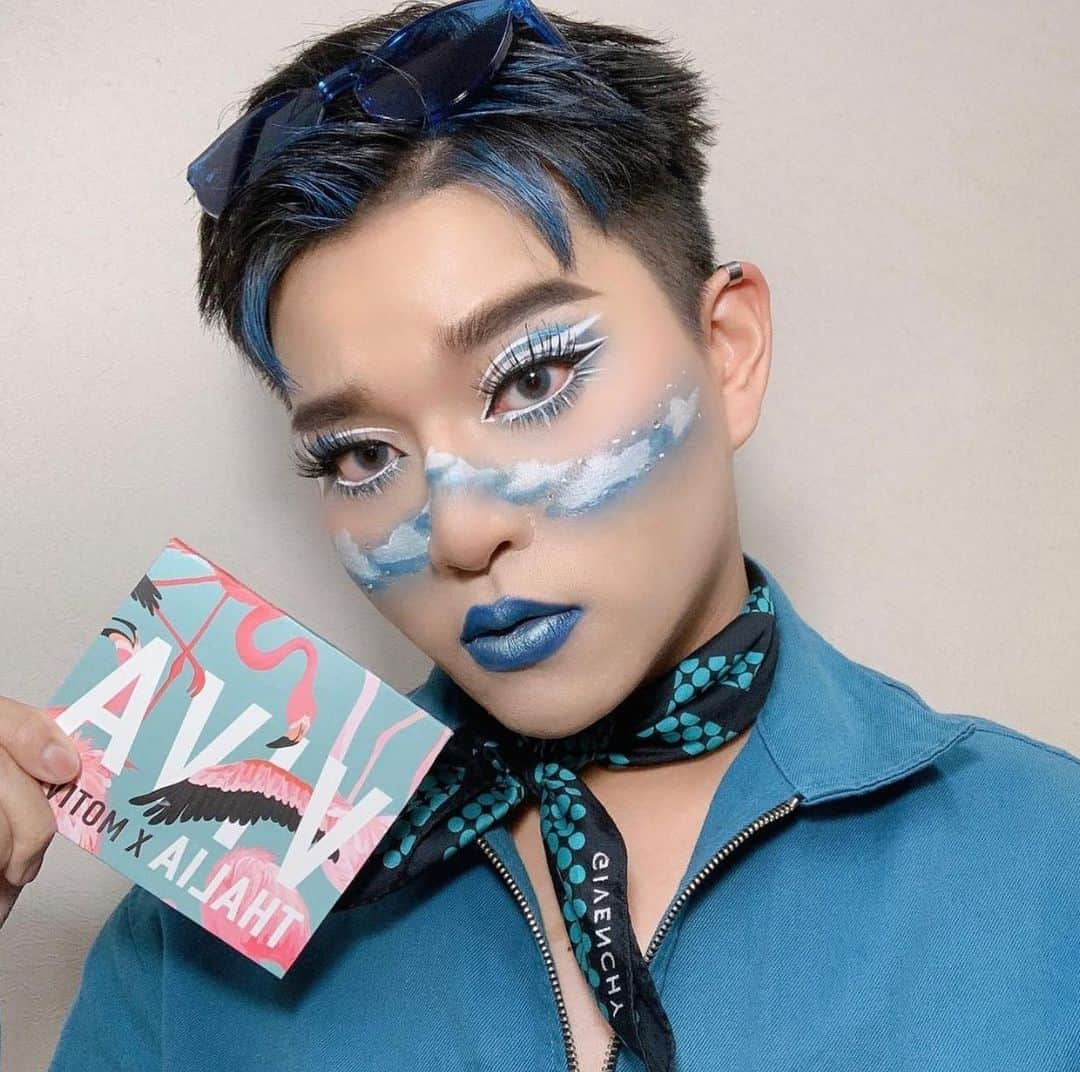 Motives Cosmeticsさんのインスタグラム写真 - (Motives CosmeticsInstagram)「Head in the clouds ☁️ @makeupboyeden used the Thalia X Motives VIVA Palette for this dreamy look ✨ How talented is he?! You can do so much with this palette. Shop all Thalia X Motives at the link in bio. 🖤」3月1日 0時21分 - motivescosmetics