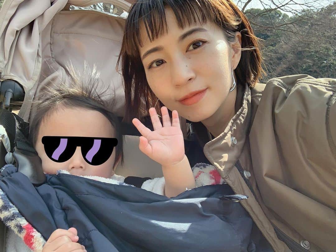 安田美沙子さんのインスタグラム写真 - (安田美沙子Instagram)「あったかーい。スイミング前に公園へ。。すっかり春だなぁ。🌸 息子、バイバイも覚えました。」3月1日 11時16分 - yasuda_misako