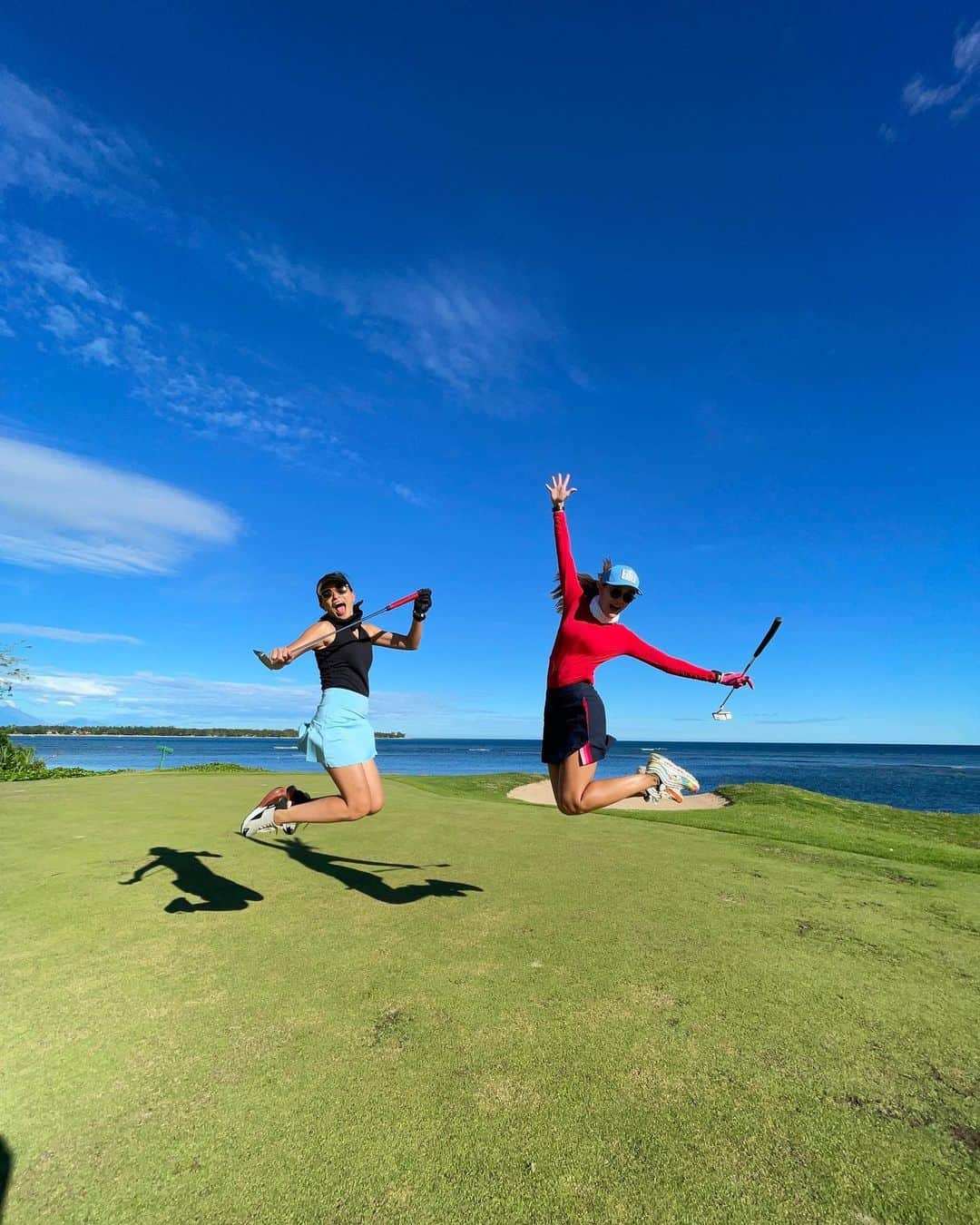 ルナ・マヤのインスタグラム：「Lovely day we need no filter 🏌️‍♀️🏌️‍♀️ #golf #lombok @travelsecrets.id」