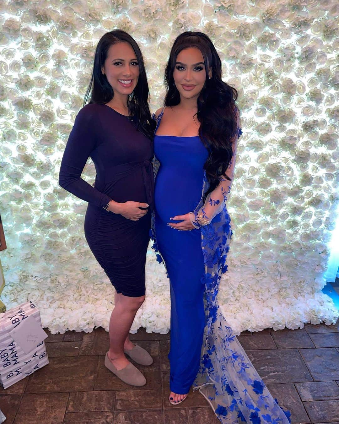 Carli Bybelさんのインスタグラム写真 - (Carli BybelInstagram)「Today at my baby shower & swipe for almost a year ago to the exact day at your shower!!! Happy birthday to my soul sister @daphne___f 💙 you are one of a kind and I’m so blessed to have you in my life. Thank you for being such an amazing friend. I love you my Essie!! How amazing that we get to experience pregnancy together 😩💙🎉」3月1日 9時57分 - carlibel