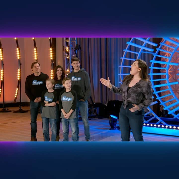American Idolのインスタグラム：「Yes, fam! 🥰 We love the sweet support for @samanthasharpeofficial from the @sharpefamilysingers.」