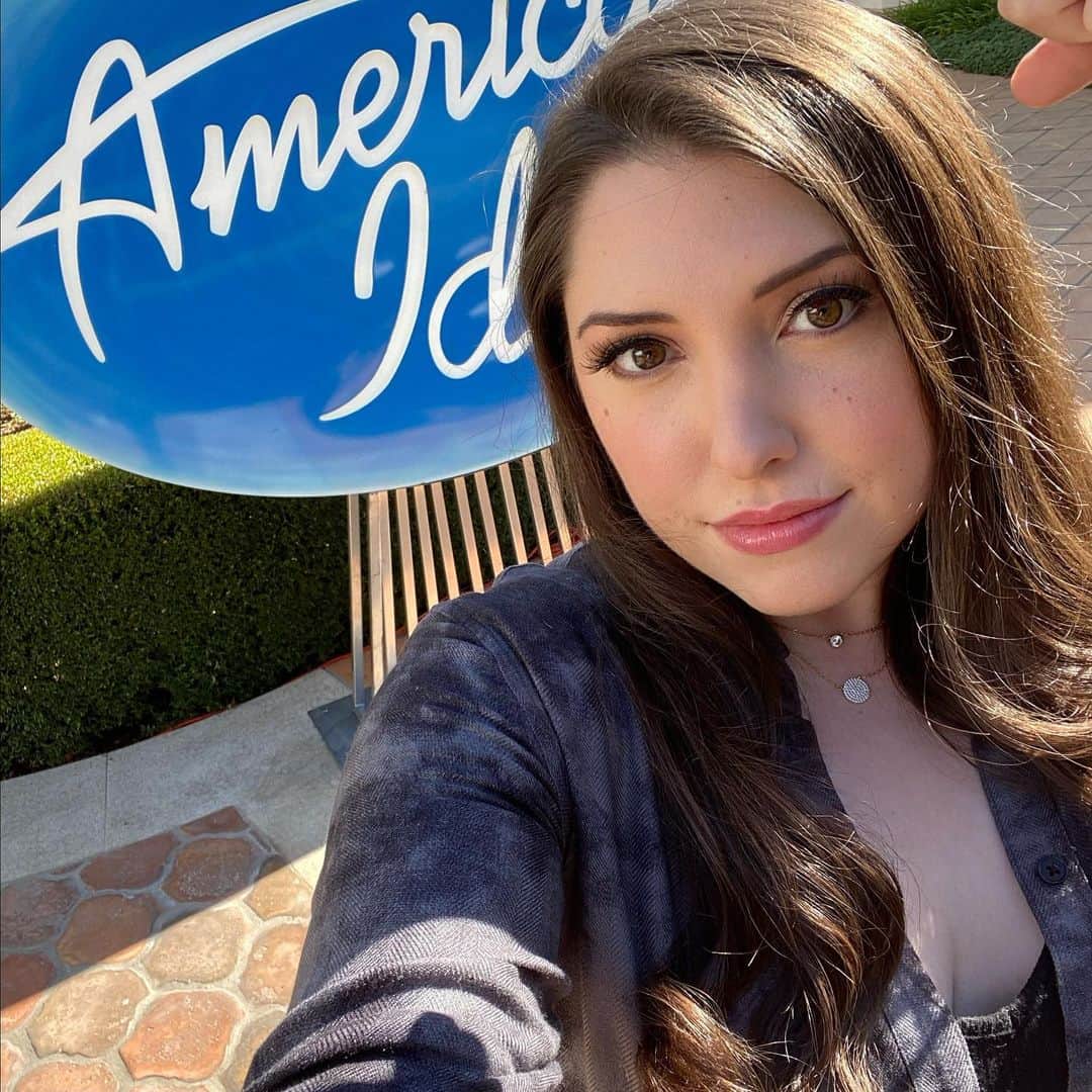 American Idolさんのインスタグラム写真 - (American IdolInstagram)「Yes, fam! 🥰 We love the sweet support for @samanthasharpeofficial from the @sharpefamilysingers.」3月1日 10時13分 - americanidol