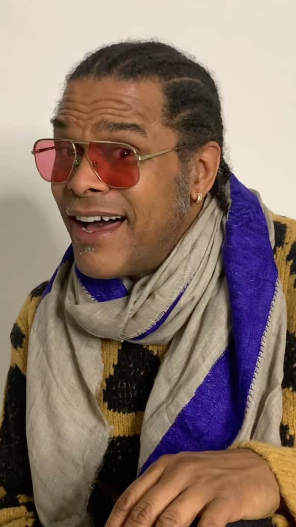 マックスウェルのインスタグラム：「happy birthday celebration so happy to sing a song for you my idol my reason to live thrive and take action with peace love and respect • 🇯🇲 •  bit.ly/gfh94 • @gather4justice」