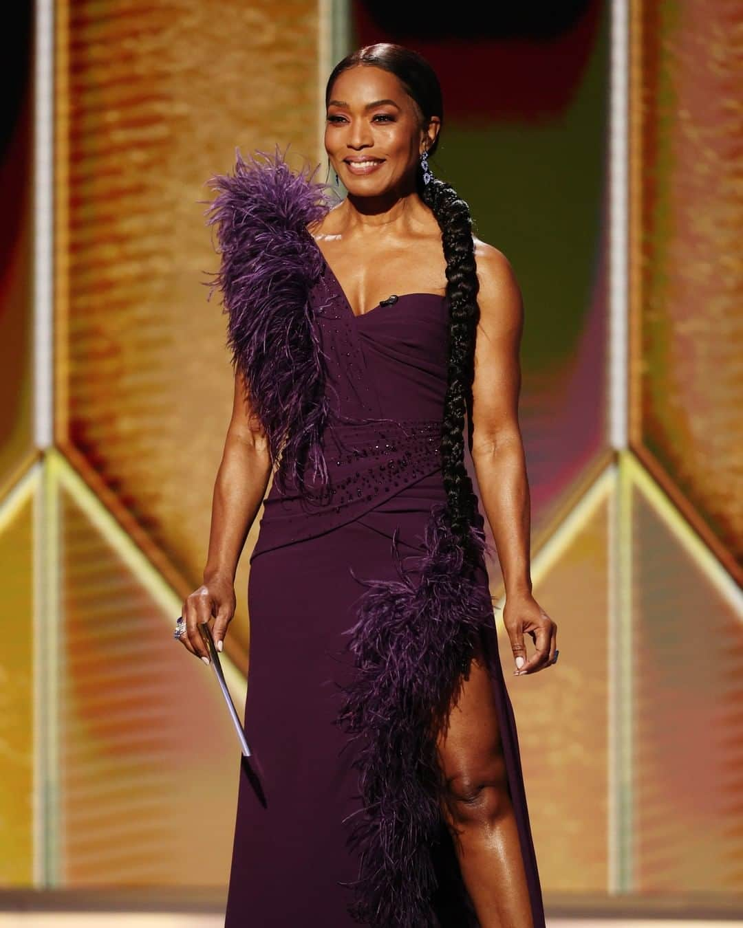 MTVさんのインスタグラム写真 - (MTVInstagram)「And the award for most glamorous presenter at the #GoldenGlobes goes to @im.angelabassett. Decided by me 🏆」3月1日 10時19分 - mtv