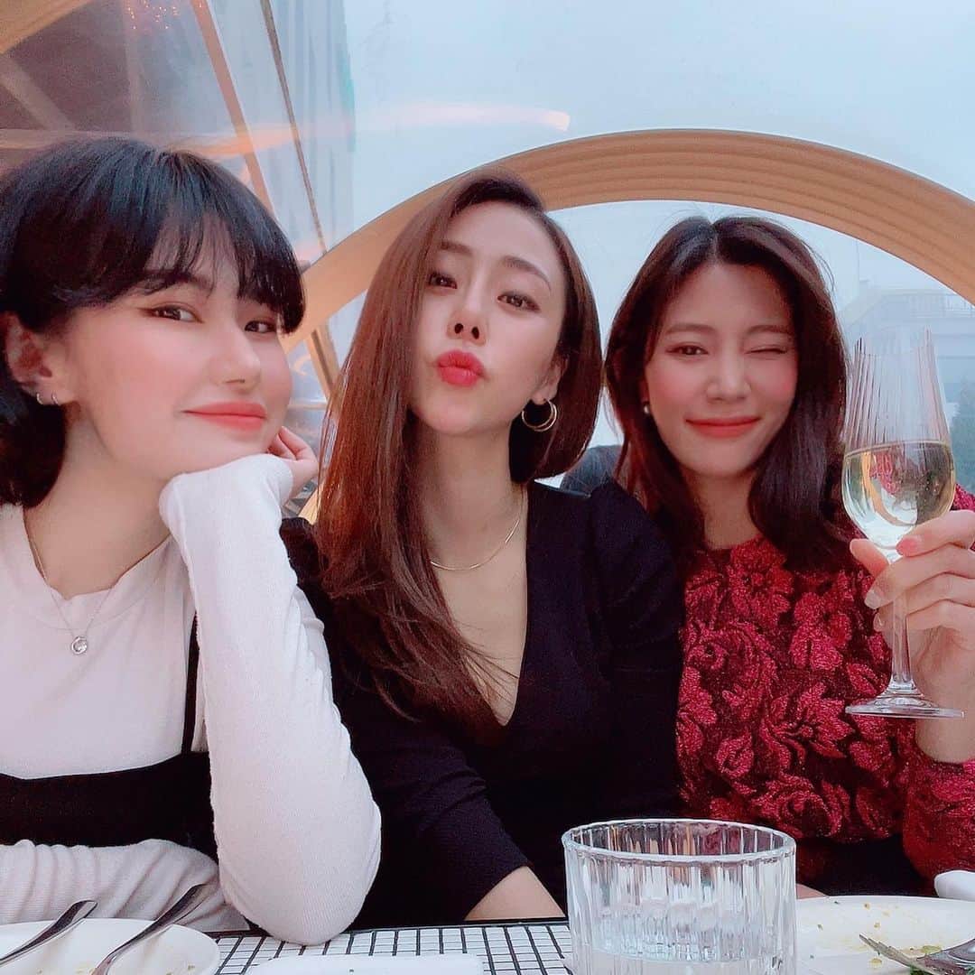 ピパ のインスタグラム：「The classy gangsta @jyrslove   #HBD #JH   #나랑절교하면큰일날사람 #핸드폰분실주의」