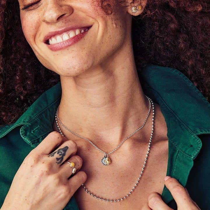 アレックスアンドアニのインスタグラム：「Spring layers featuring the Ball Chain Necklace, our *newest* most versatile design yet (available in 3 finishes!)💫 #taptoshop」