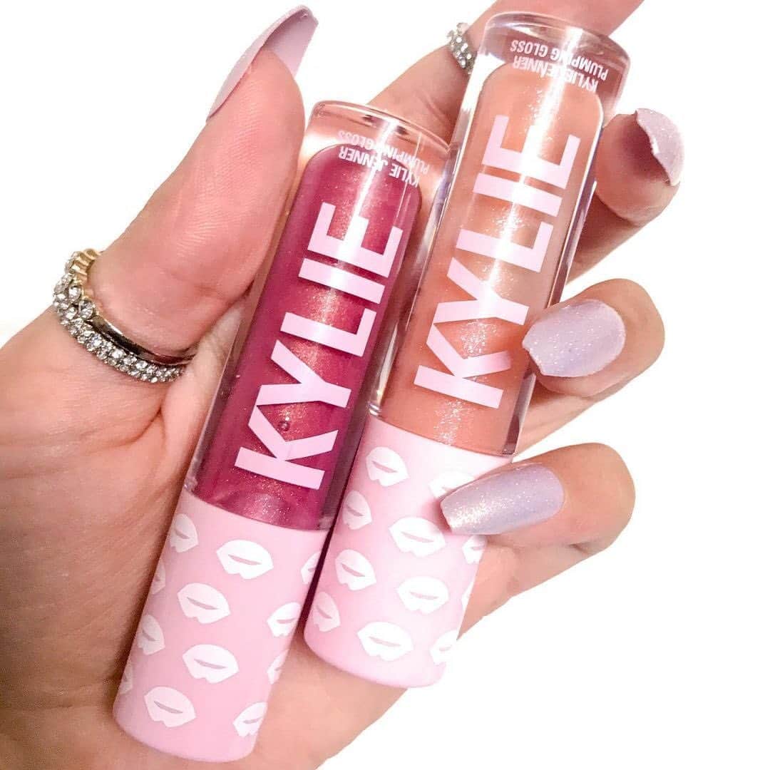 Kylie Cosmeticsさんのインスタグラム写真 - (Kylie CosmeticsInstagram)「grab our @ultabeauty exclusive plumping gloss now on ulta.com! 💕 pretty pic by @glambynidaa ⁠⁠ ⁠⁠ Shades:⁠⁠ 💋 Not Your Bae ⁠⁠ 💋 Rosé and Chill」3月1日 10時29分 - kyliecosmetics