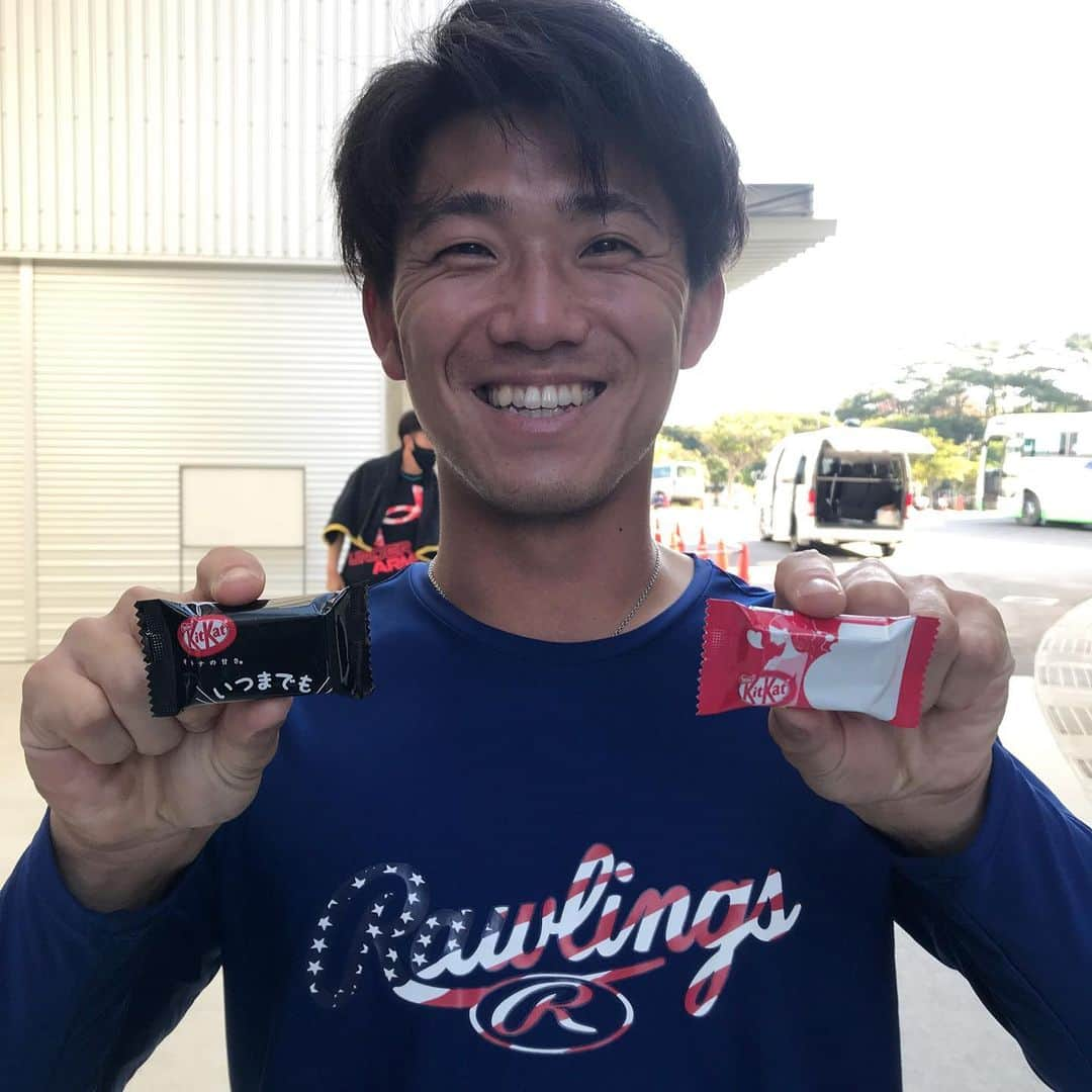 阪神タイガースさんのインスタグラム写真 - (阪神タイガースInstagram)「キットカットメッセージ🍫✨ 今回はルーキー伊藤将司選手に「いつまでも◯◯◯」◯◯◯に当てはめてメッセージをコメントしてください！ #伊藤将司 選手 #いつまでも #春季キャンプ #阪神タイガース #挑超頂」3月1日 10時37分 - hanshintigers_official