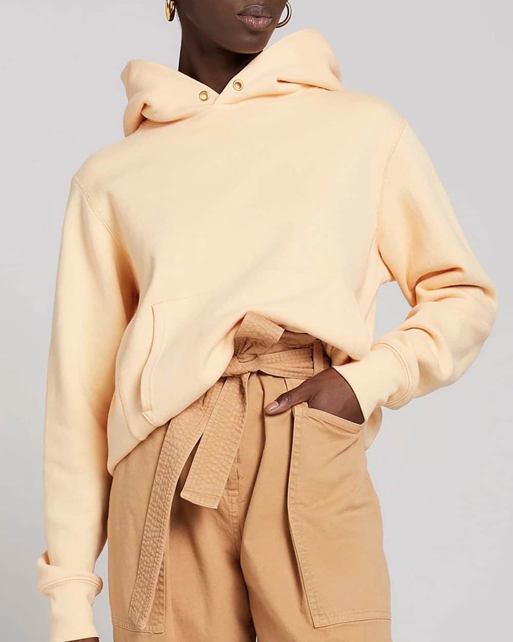 エーエルシーのインスタグラム：「This week’s outfits will prominently feature this hoodie」